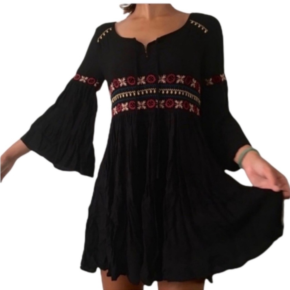 American Eagle XXS Bell Sleeve Boho Embroidered Dress